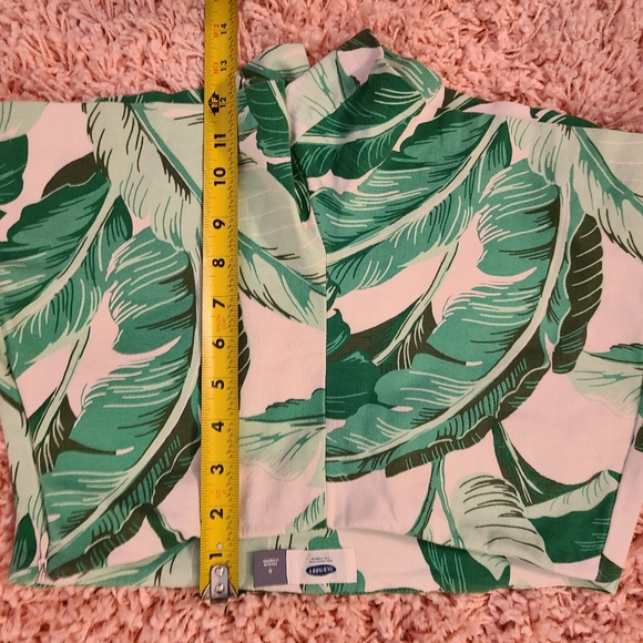 Old Navy Floral Shorts. - Picture 3 of 4